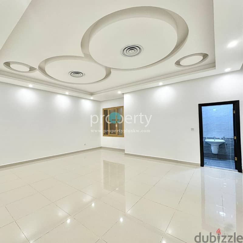 5 bedroom basement floor for rent in Siddeeq 8