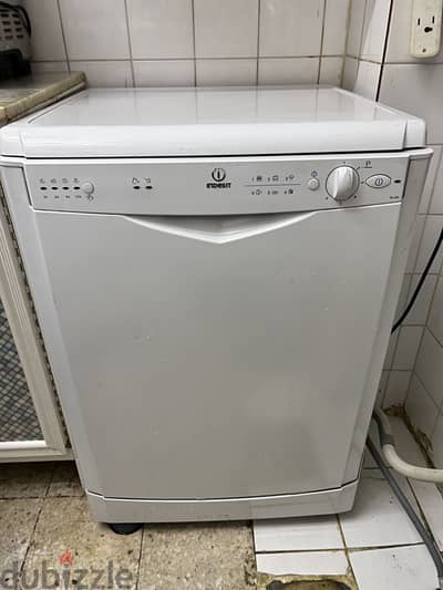 Dish washer