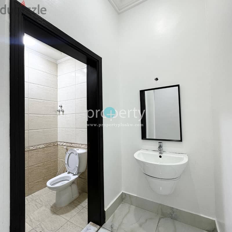 5 bedroom basement floor for rent in Siddeeq 11