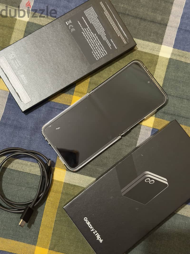 Samsung Z Flip 6 250 gb. Slightly used. Good as new. No scratches 3
