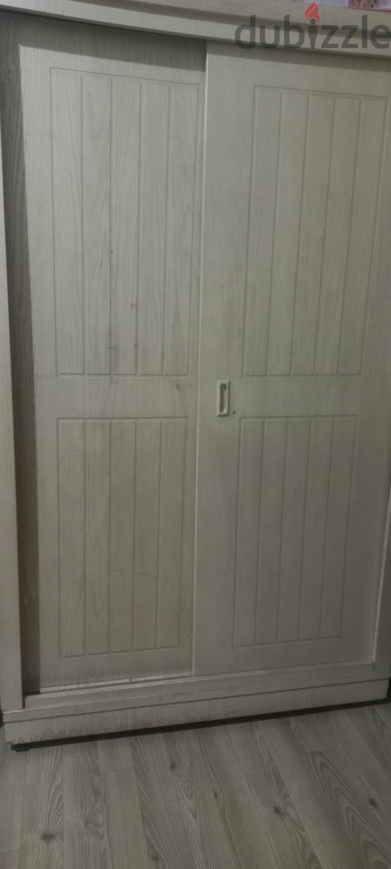 woiden cupboard 1