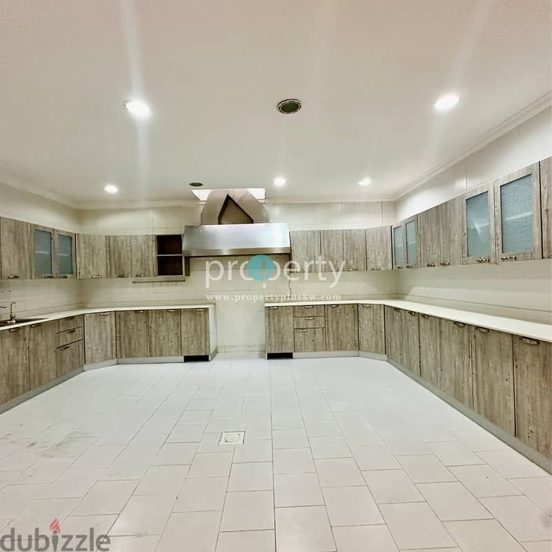 4 bedroom floor with private entrance for rent in Jabriya 7