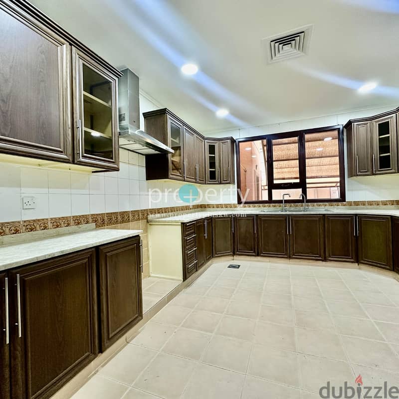 Triplex Villa for rent in Rumaithya, Kuwait 6