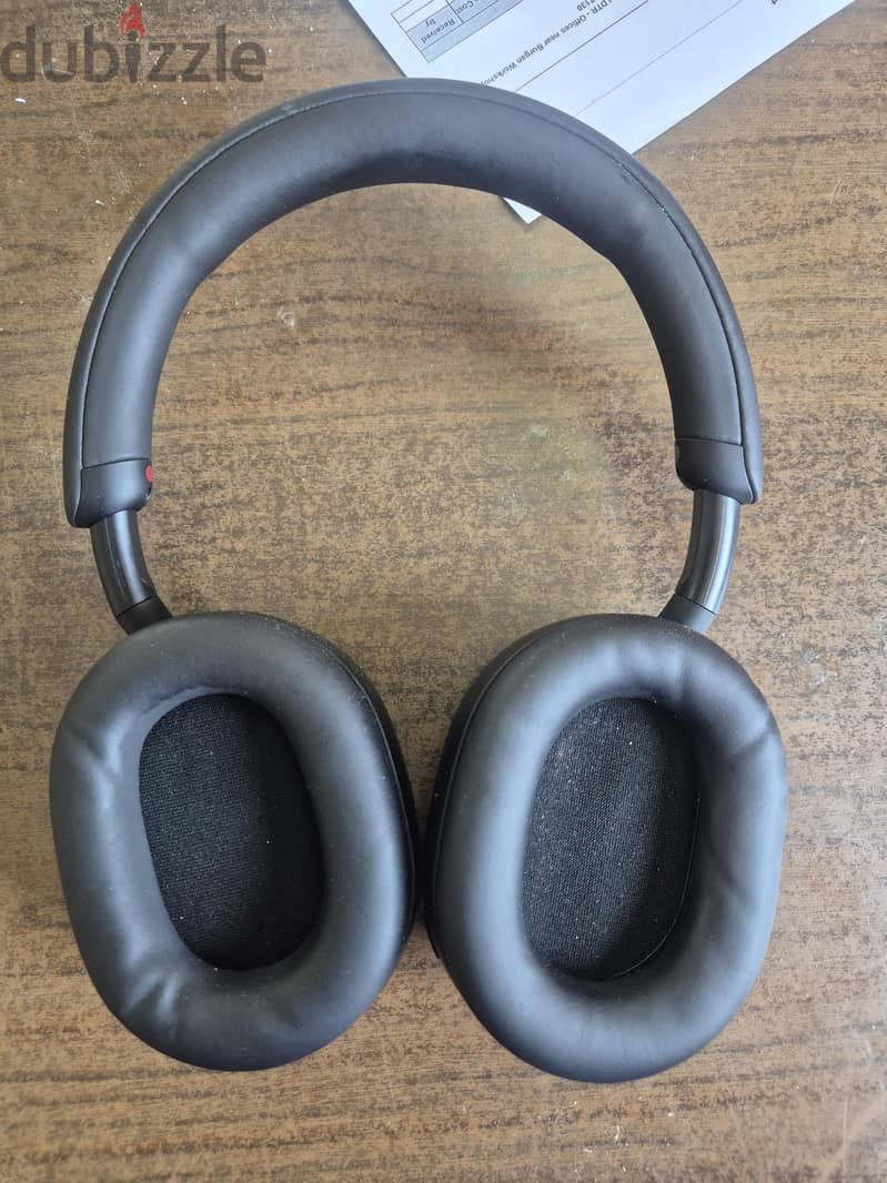 sony 1000xm5 overhead headphone available excellent working condition 1