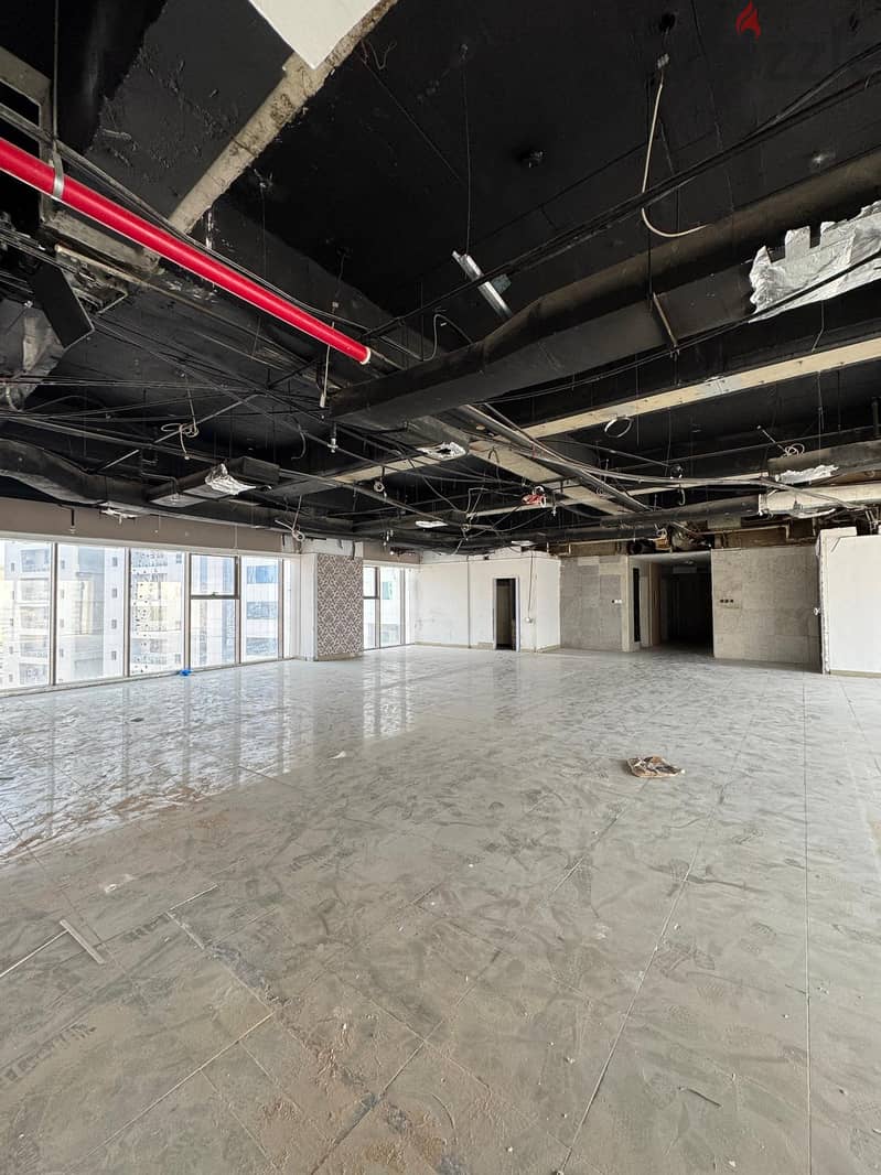Half a commercial floor with a grace period for rent in Al Murqab 1