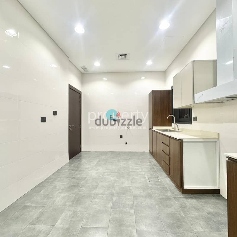 Five bedroom Duplex with private Garden for rent in Bayan 6