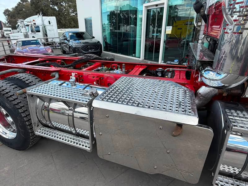 2018 MACK SUPERLINER DAY CAB 3