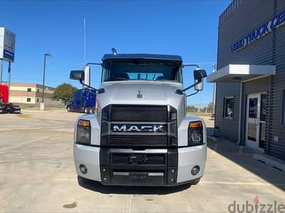 2024 Mack MD6 Box Truck