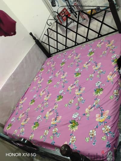 King siez cot and bed      and 2ten ganrel window ac