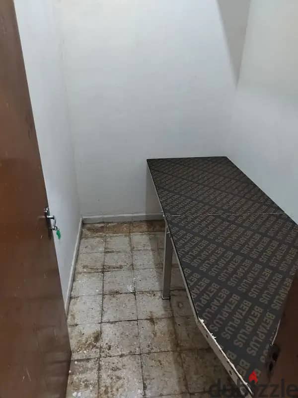small room available 2
