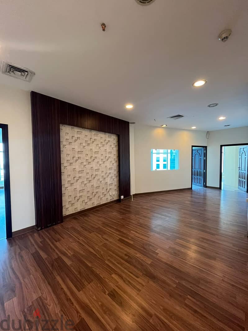 Half a Commercial Floor with panoramic view for rent in Qibla. 3