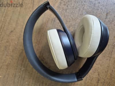 Beats solo 3 wireless headphone available very good working condition