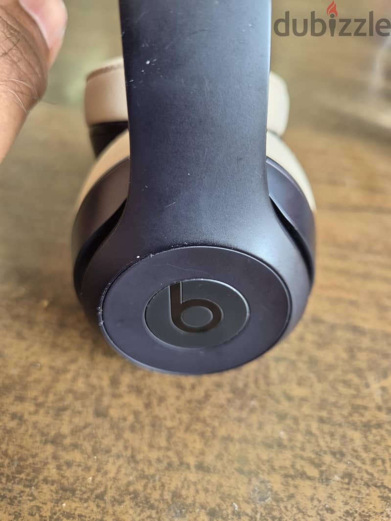 Beats solo 3 wireless headphone available very good working condition 1