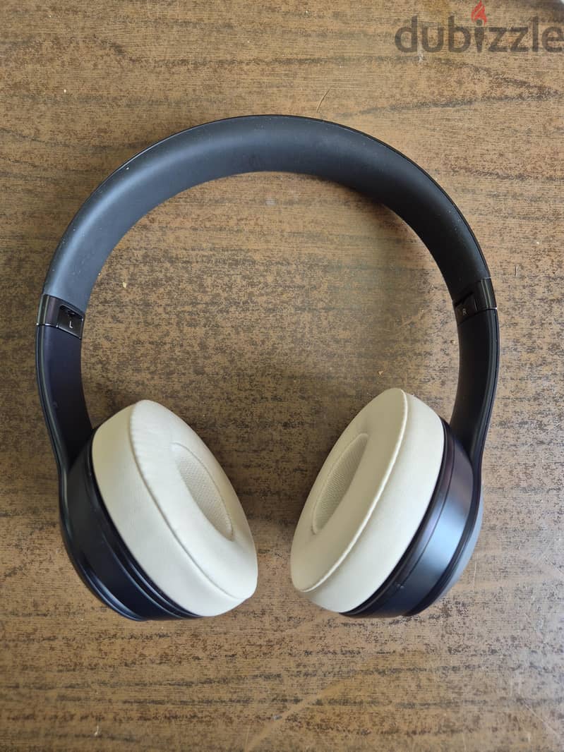 Beats solo 3 wireless headphone available very good working condition 3