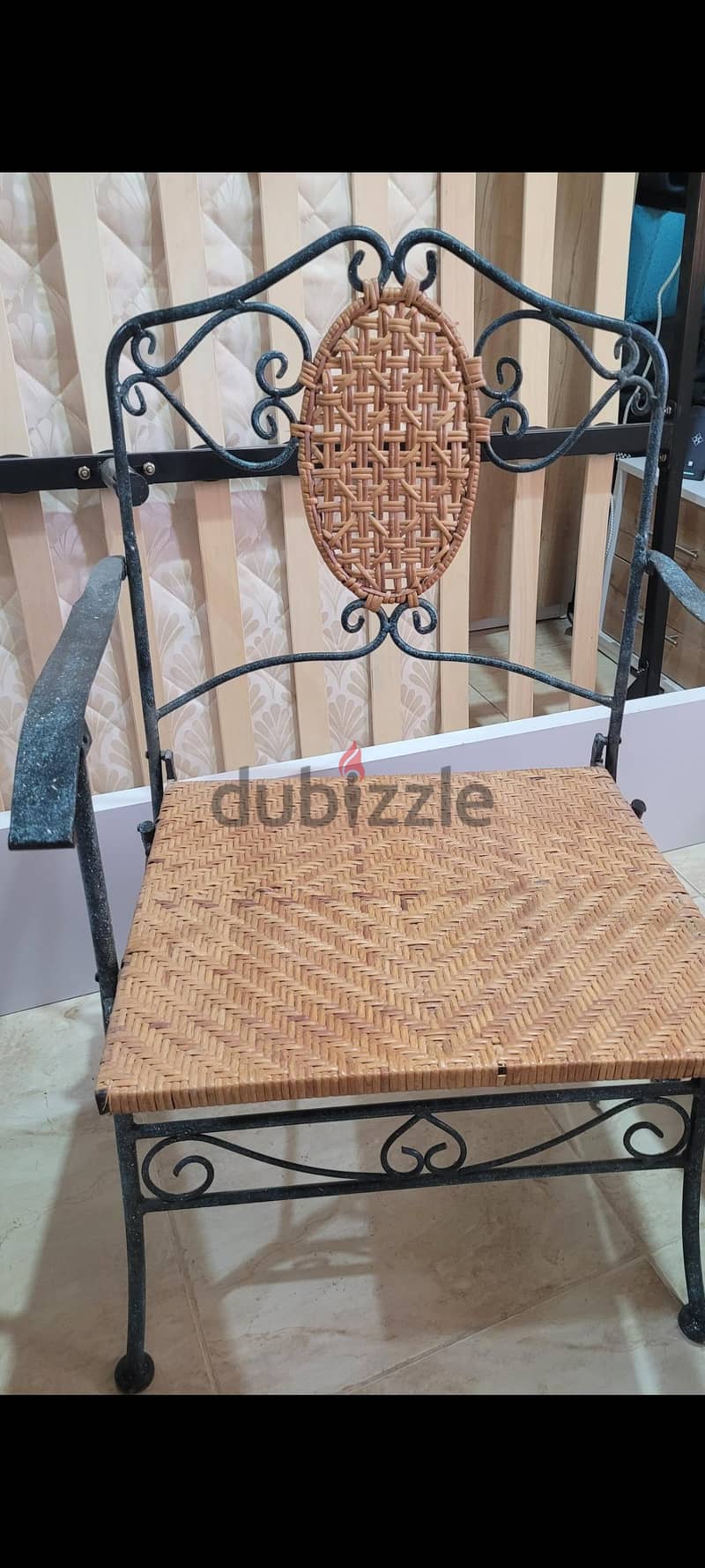 طقم كلاسيكى راقى(الخيرزان الطبيعى)منسوج يدوىوحديد فورفرجيه بحاله ممتاز 2