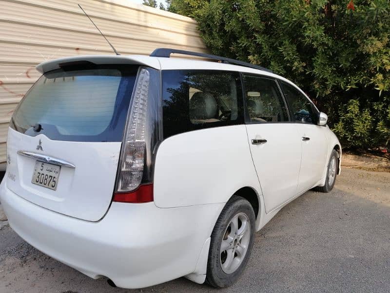 Mitsubishi Grandis 2007 1