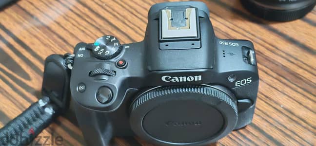 Canon R50 les than 200 shatter excellent condition