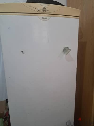 فريزر  whirlpool للبيع حالة ممتازة