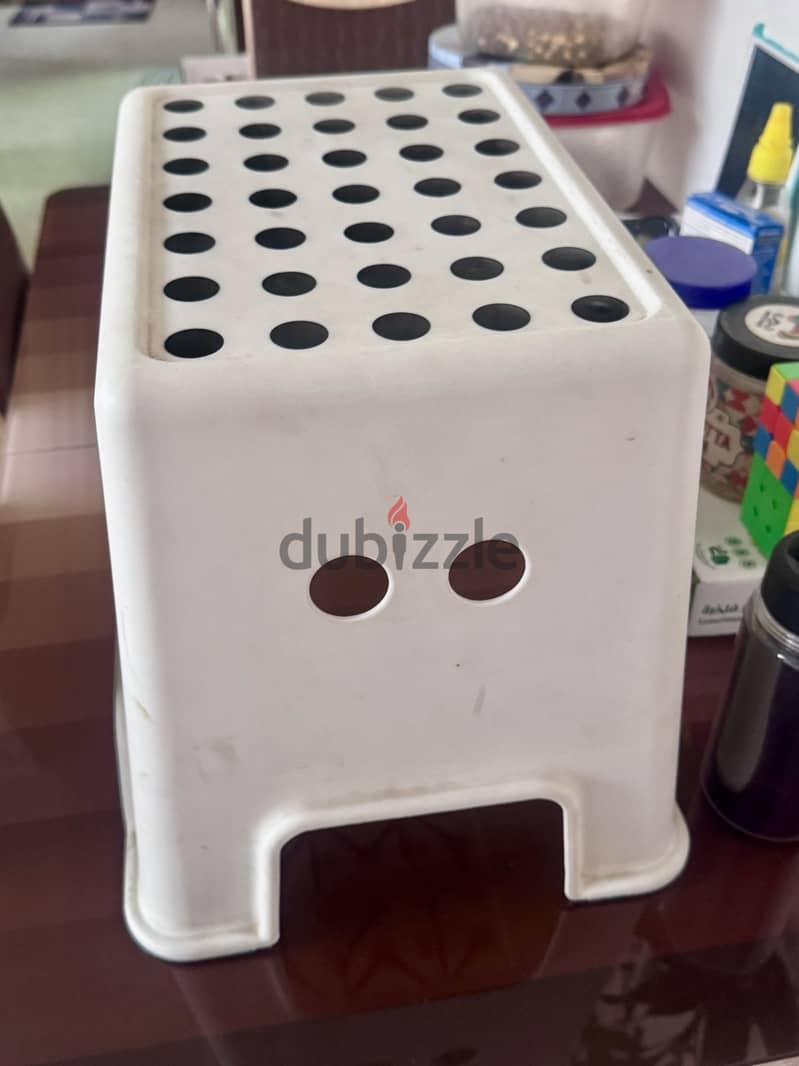 Plastic Step Stool with Anti-Slip Dots 1