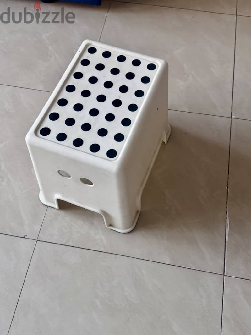 Plastic Step Stool with Anti-Slip Dots 2