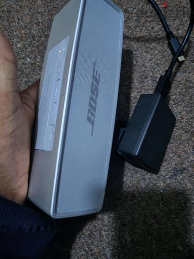 speaker Bose soundlink mini 2 orginal charger looks like new speaker