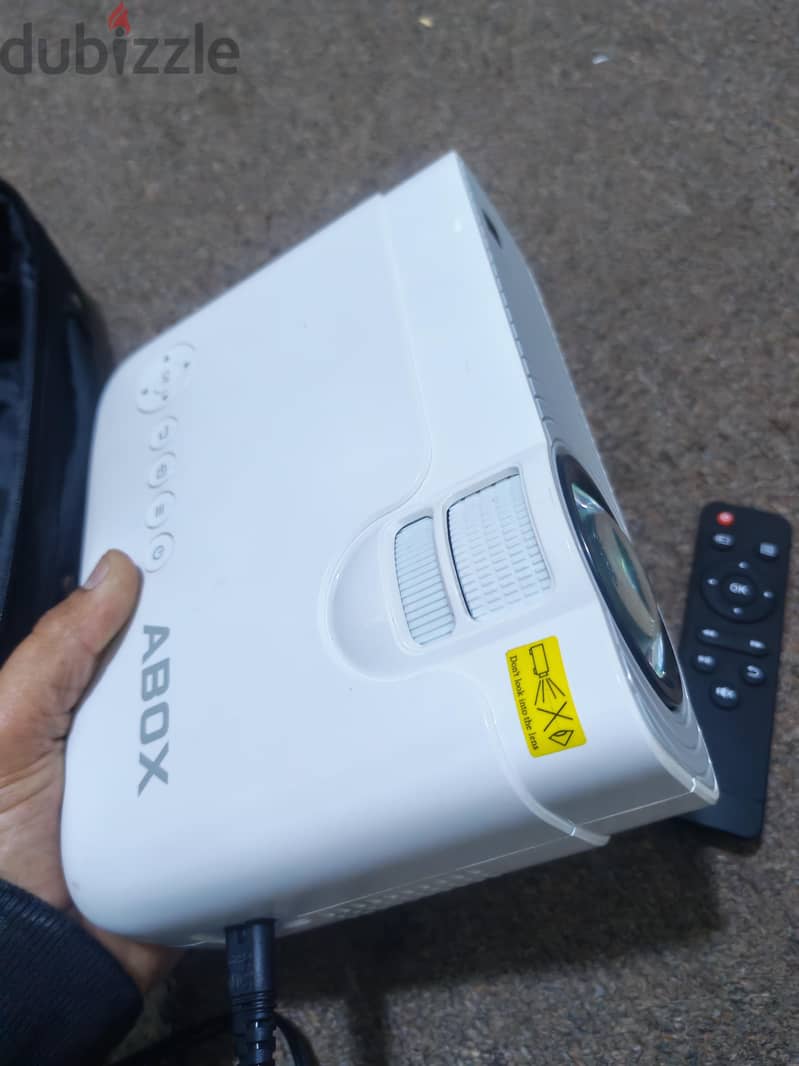 projector ABOX smart android 1080p video 4K looks like new yes box 6