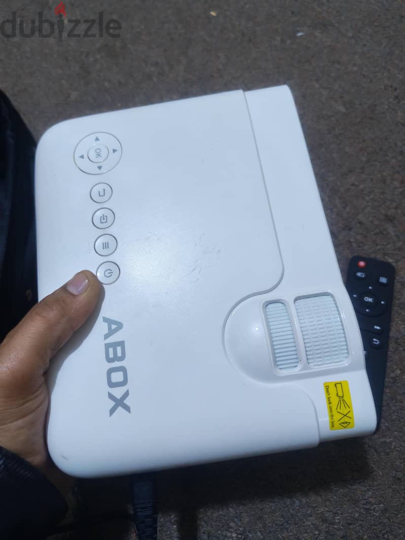 projector ABOX smart android 1080p video 4K looks like new yes box 7