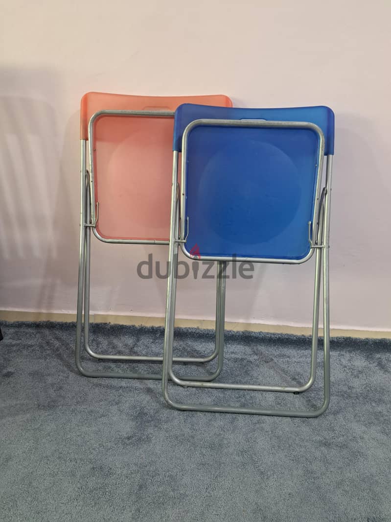 plastic folding chairs with silver-colored metal tubular steel 1