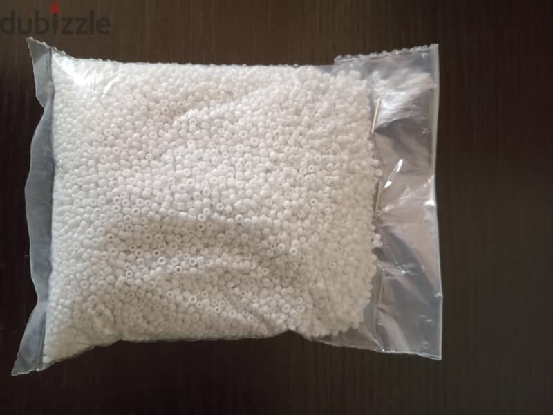 Brand new 6 packets of beads & 6 jute pieces (خَرَز , قطع قماش الجوت) 2