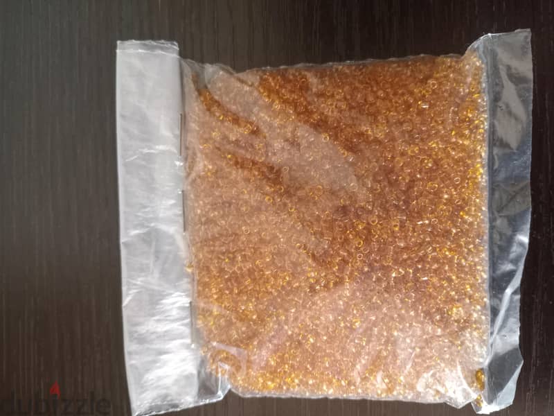 Brand new 6 packets of beads & 6 jute pieces (خَرَز , قطع قماش الجوت) 3
