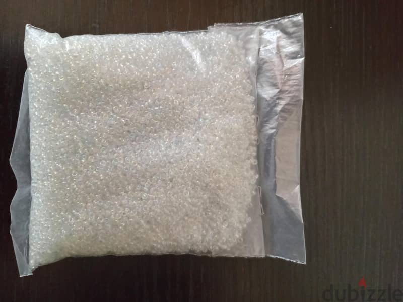 Brand new 6 packets of beads & 6 jute pieces (خَرَز , قطع قماش الجوت) 4