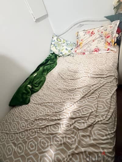 I kea bed queen size and mattress