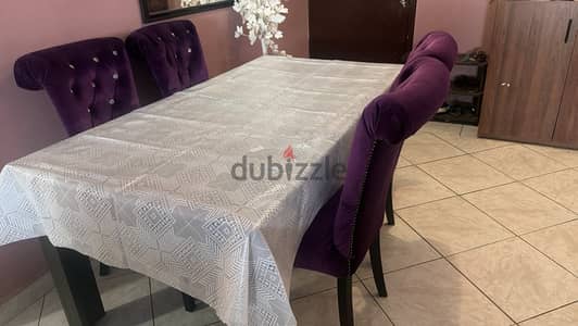 Dinnig table with 4 chairs for sale