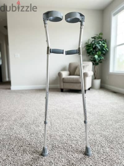 عكازات المنيوم - Crutches in Excellent Condition