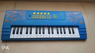 Kid's keyboard 37 keys for sale in excellent condition