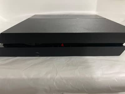 PS4 SLIM 500GB WITH 1 CONTROLLER PLUS 6 GAMES CDS