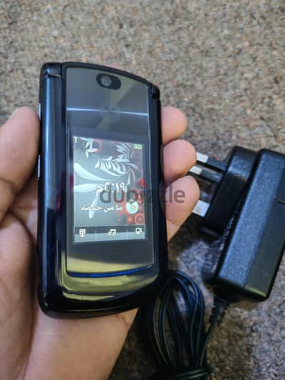 motrola Raza V9 original battery original charger looks like new