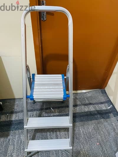 two step aluminum ladder