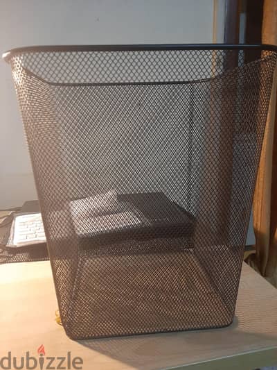 Mesh dustbin