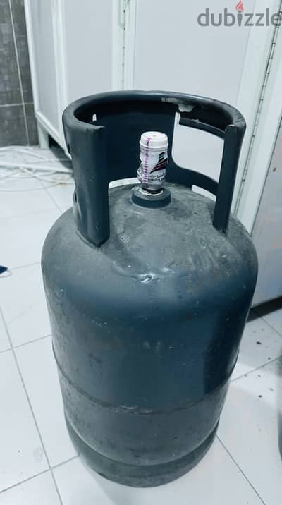 Full sealed gas cylinder