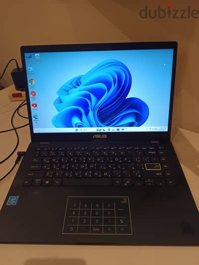 Asus vivobook E410MA full HD 14 inch display