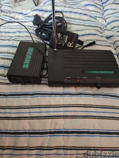 shure guitar wireless receiver.