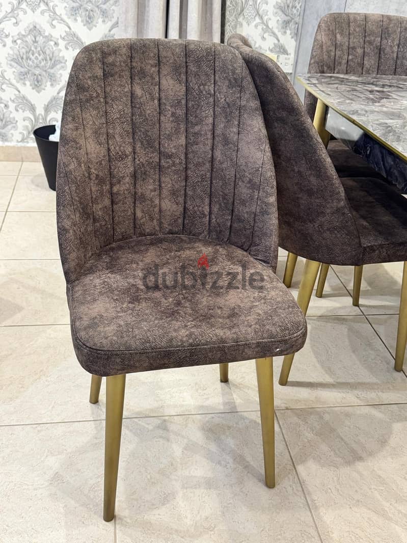 Dining table with 5 chairs and gold steel legs. 2