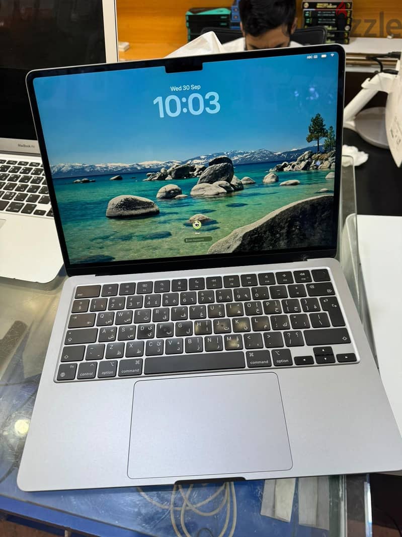 RAm 8GB. stroge 512GB. screen 13.6inch . with original charger 5