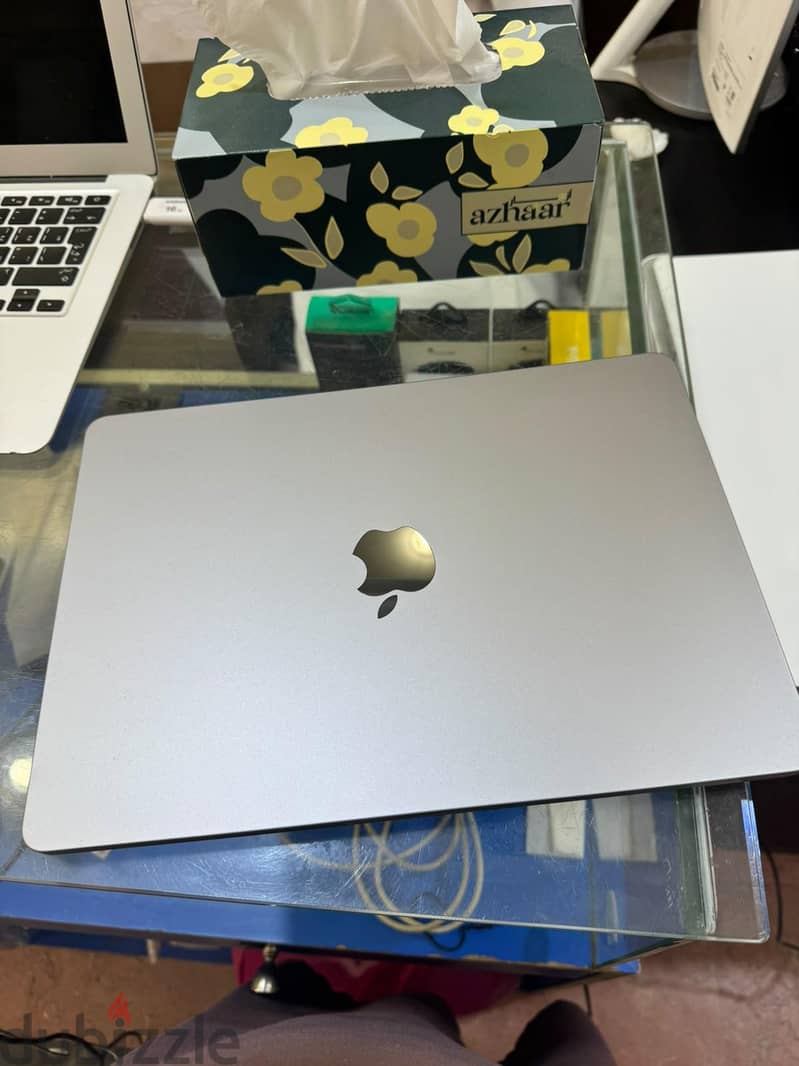 RAm 8GB. stroge 512GB. screen 13.6inch . with original charger 6