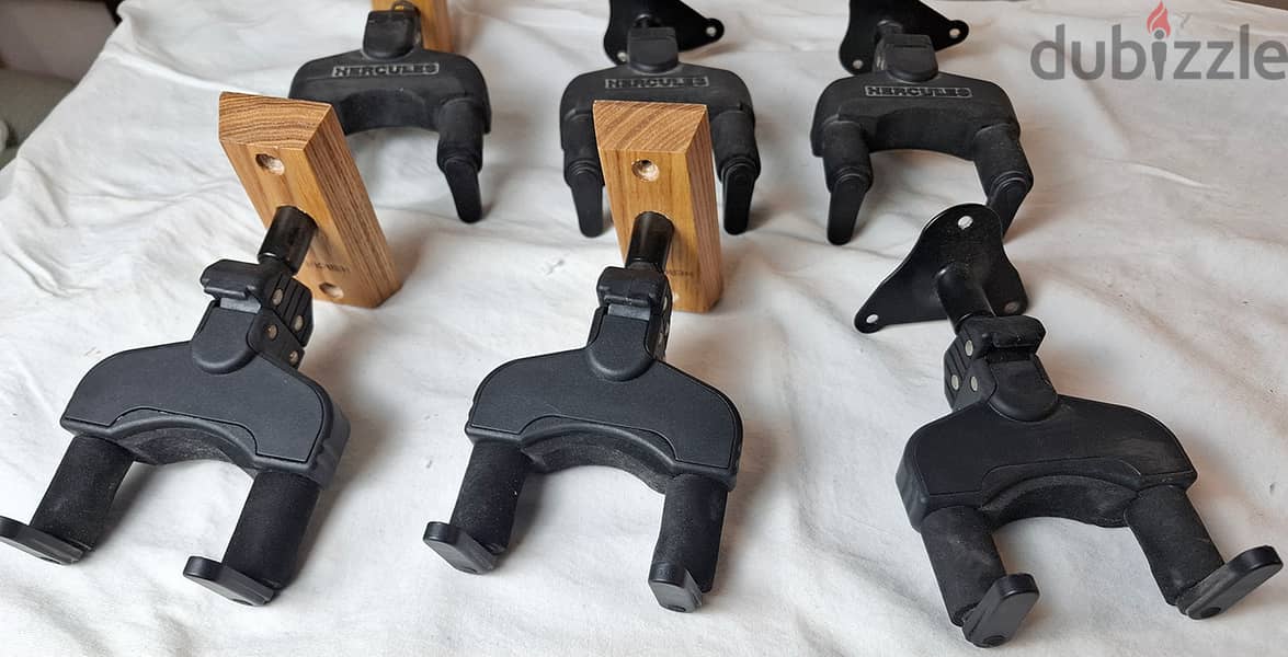 Hercules Stands Wall Mount Guitar Hanger 4