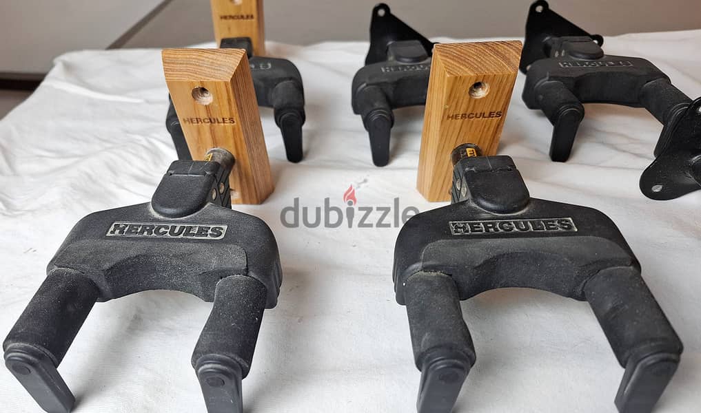 Hercules Stands Wall Mount Guitar Hanger 5