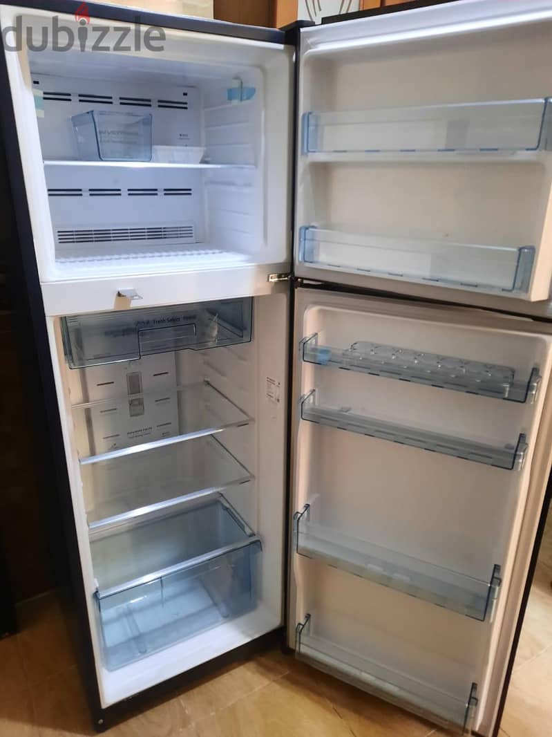 للبيع ثلاجة هيتاشي ١٤ قدم روووعة 2