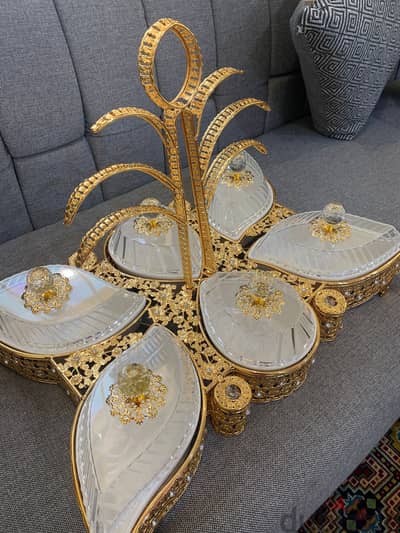 two butterfly/leaf layout and one round tired based serving trays