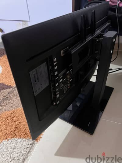 Samsung led 32 inch with remote control and stand